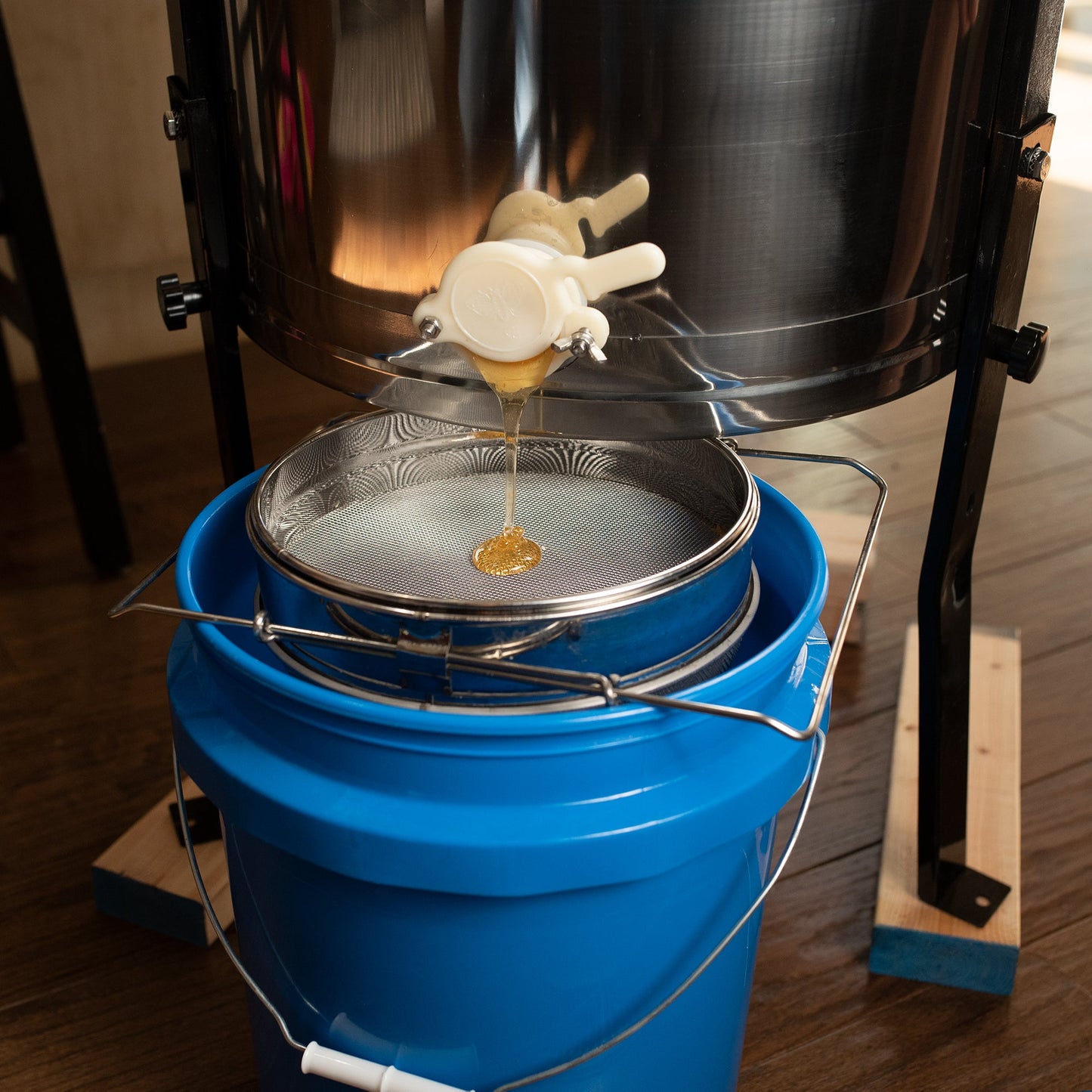 VIVO Electric 4 to 8 Frame Stainless Steel Honey Extractor - BEE-V004E