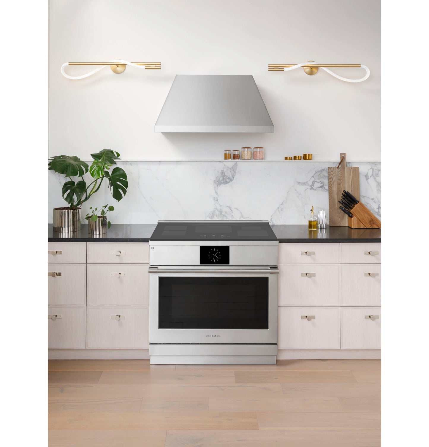 Monogram ZHP365ETVSS 36" Induction Professional Range with 5 elements Stainless Steel - ZHP365ETVSS