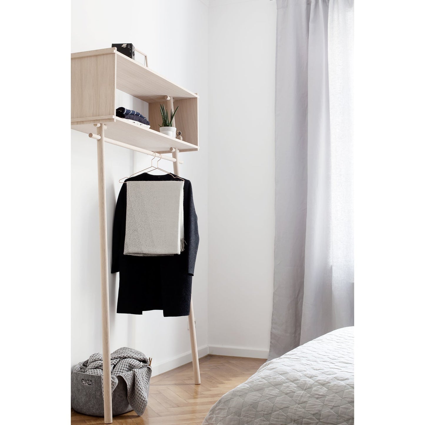 Töjbox - Clothing Rack & Shelf