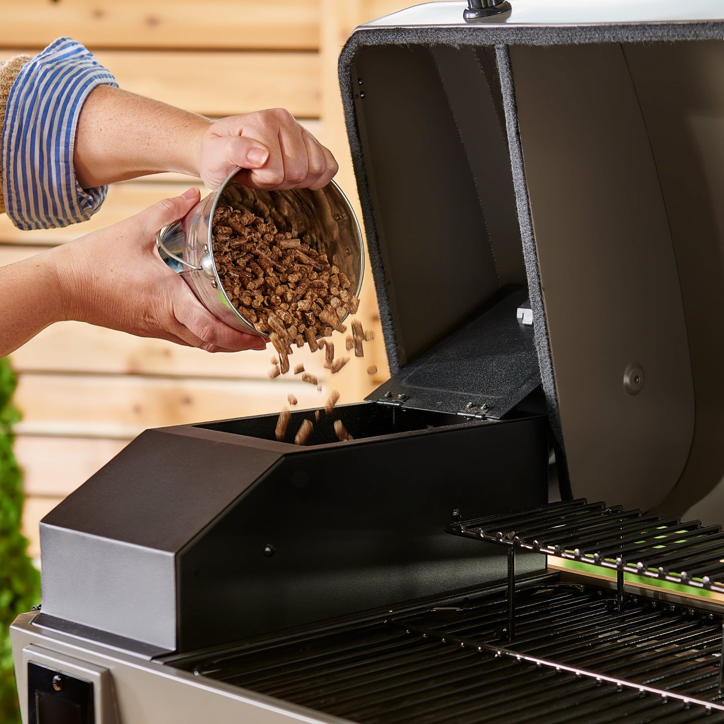 TYTUS Emberwood Pellet Smoker with Grill and Prep Cart - TDT-CRT-SMOK