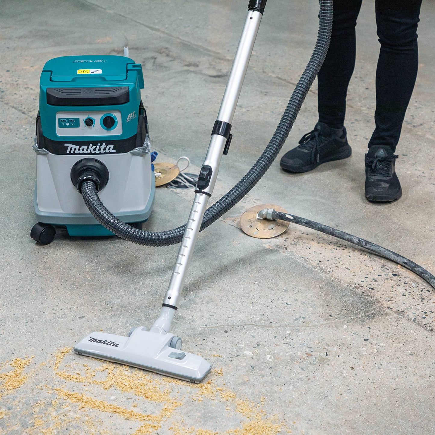 Makita XCV23Z - 36V (18V X2) LXT Brushless 4 Gallon Wet/Dry Dust Extractor/Vacuum (Bare Tool) - XCV23Z