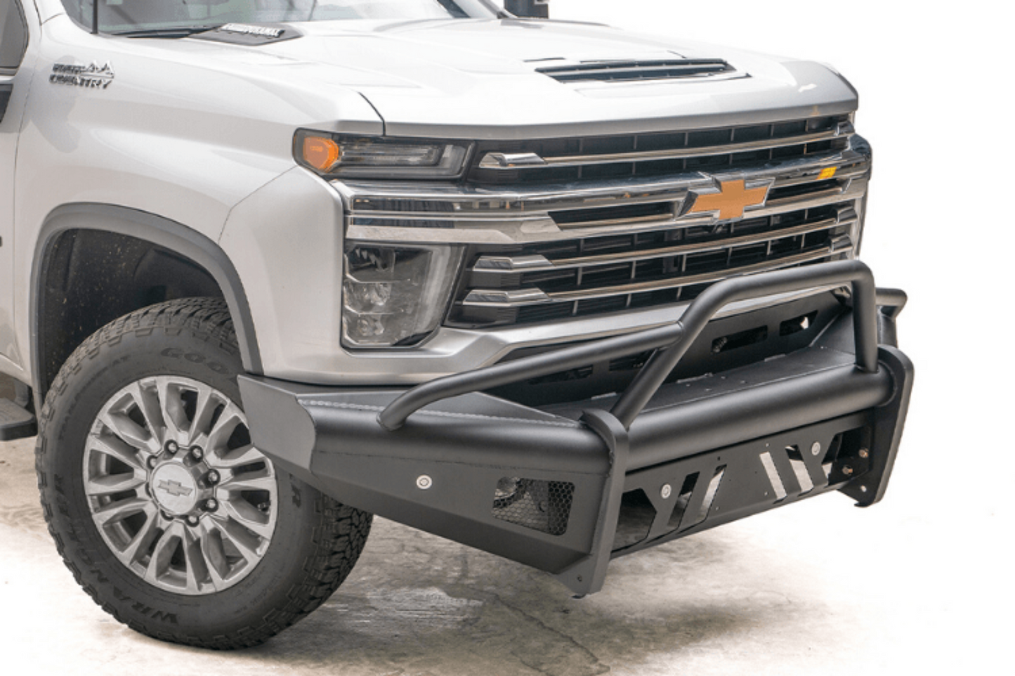 Fab Fours CH20-Q4962-1 Chevy Silverado 2500/3500 2020-2023 Black Steel Elite Front Bumper Pre-Runner Guard Sensor