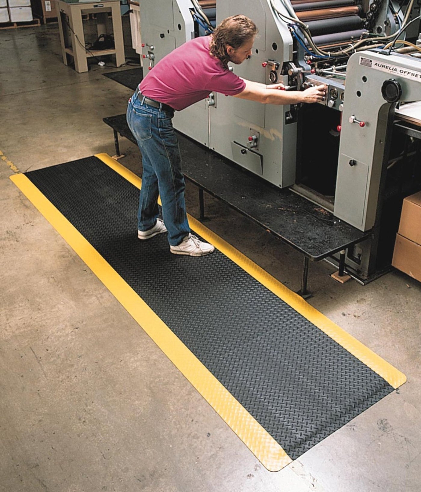 Wearwell Diamond-Plate SpongeCote UltraSoft Mat, 3' Width x 75' Length x 15/16" Thickness, Black/Yellow - 414.1516x3x75BYL