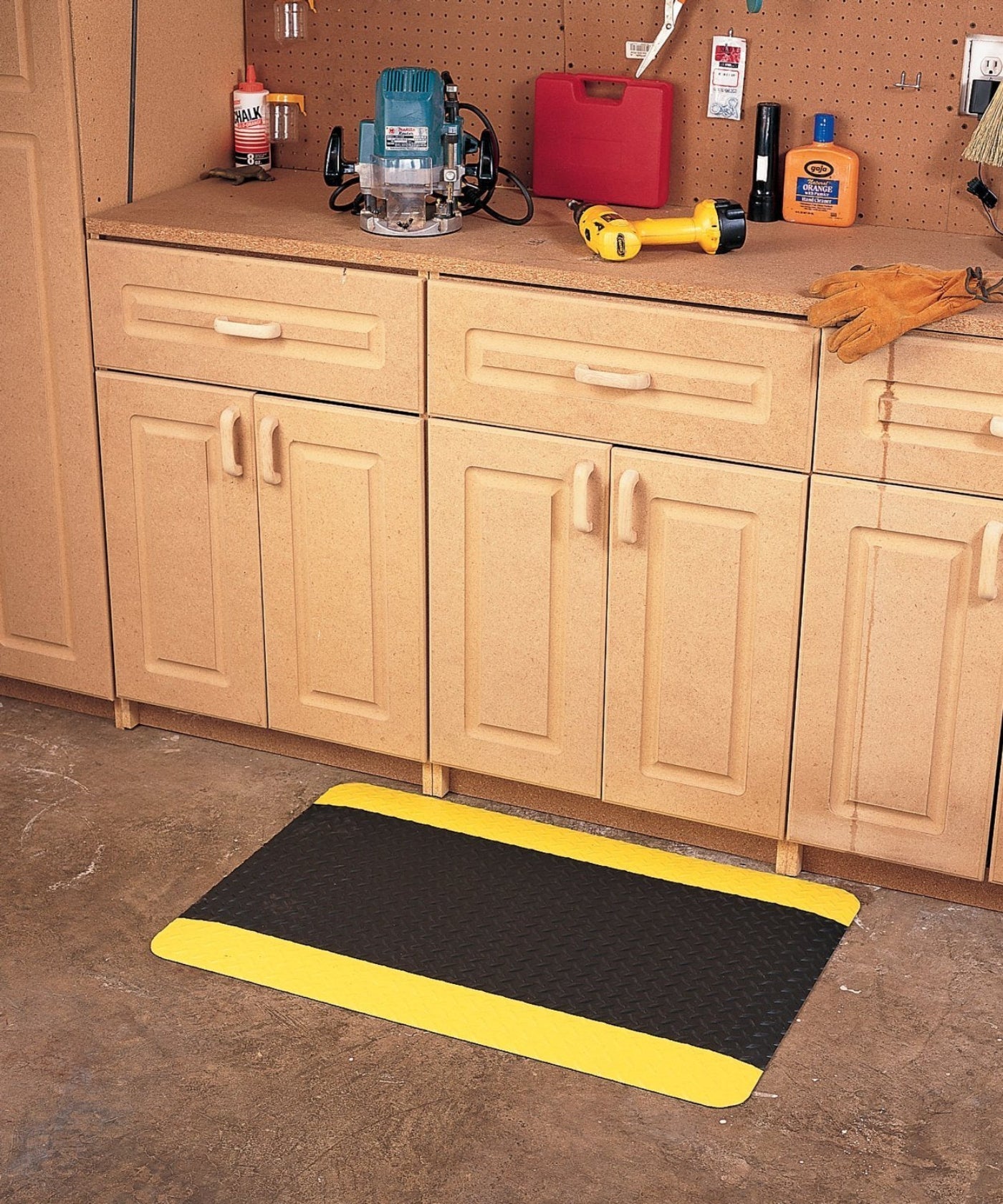 Wearwell Diamond-Plate SpongeCote UltraSoft Mat, 3' Width x 20' Length x 15/16" Thickness, Black/Yellow - 414.1516x3x20BYL