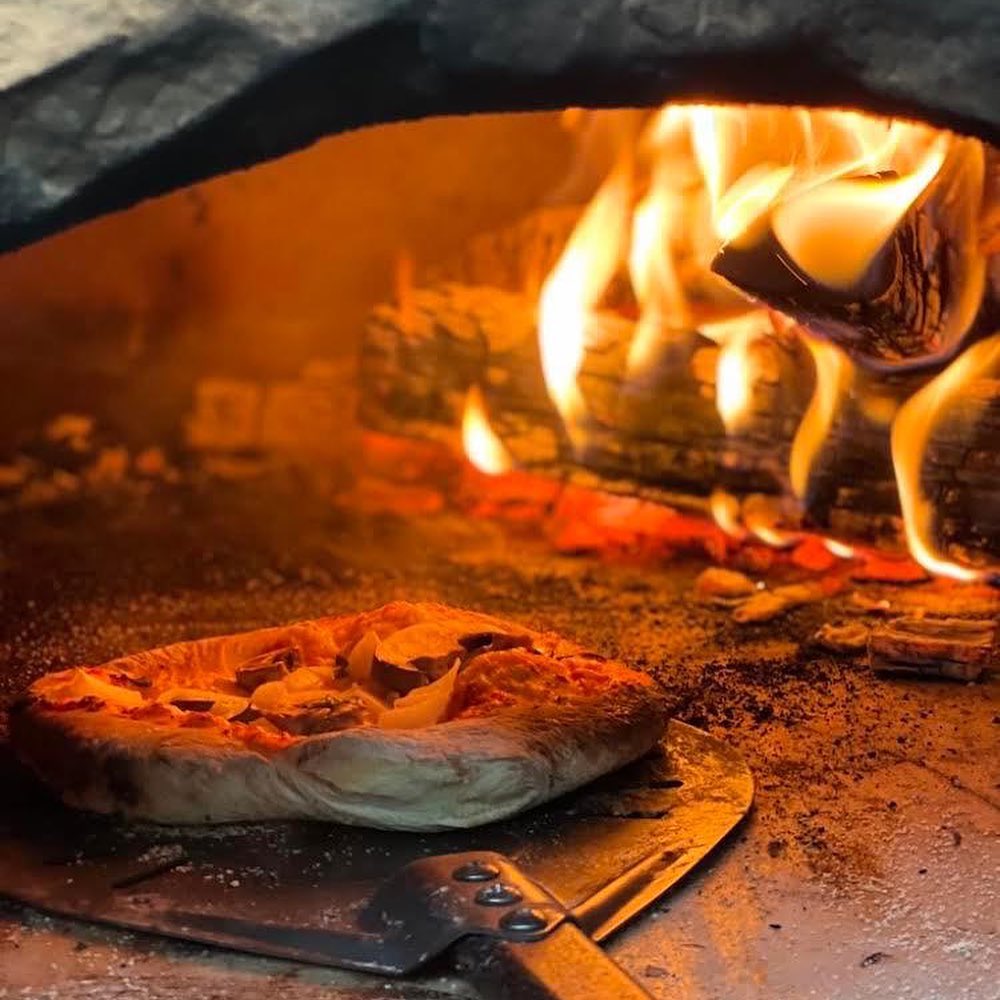 Californo_flameinovenwithpizza