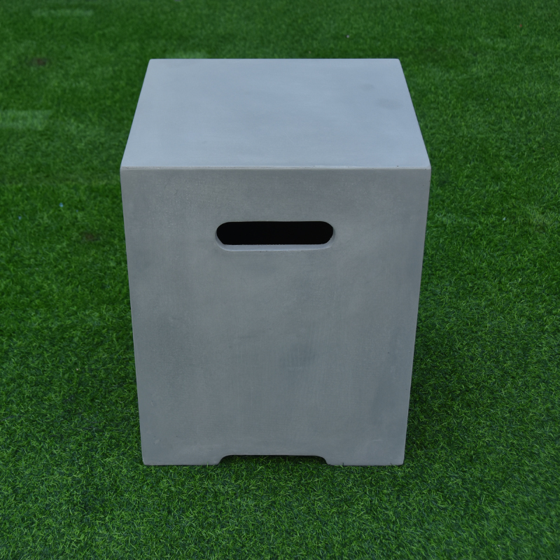 Elementi_Square_Tank_cover_smooth_ONB01-109_ongrass