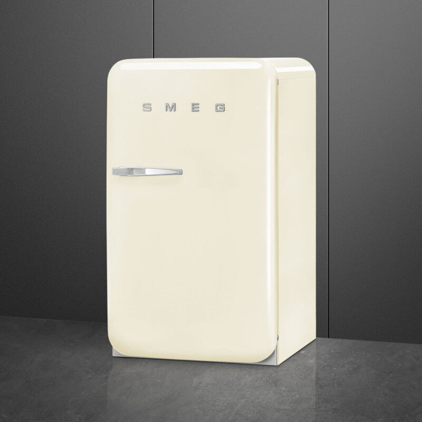 Smeg Retro-style Cream - FAB10URCR3