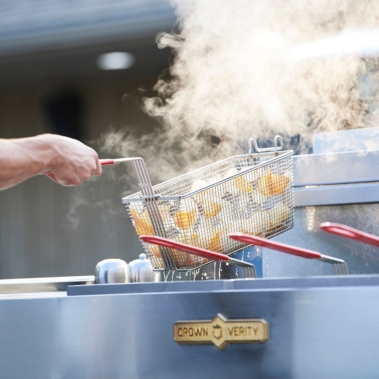 Crown Verity  40 lb. Double Tank Natural Gas Outdoor Fryer - 180,000 BTU - CV-PF-2NG
