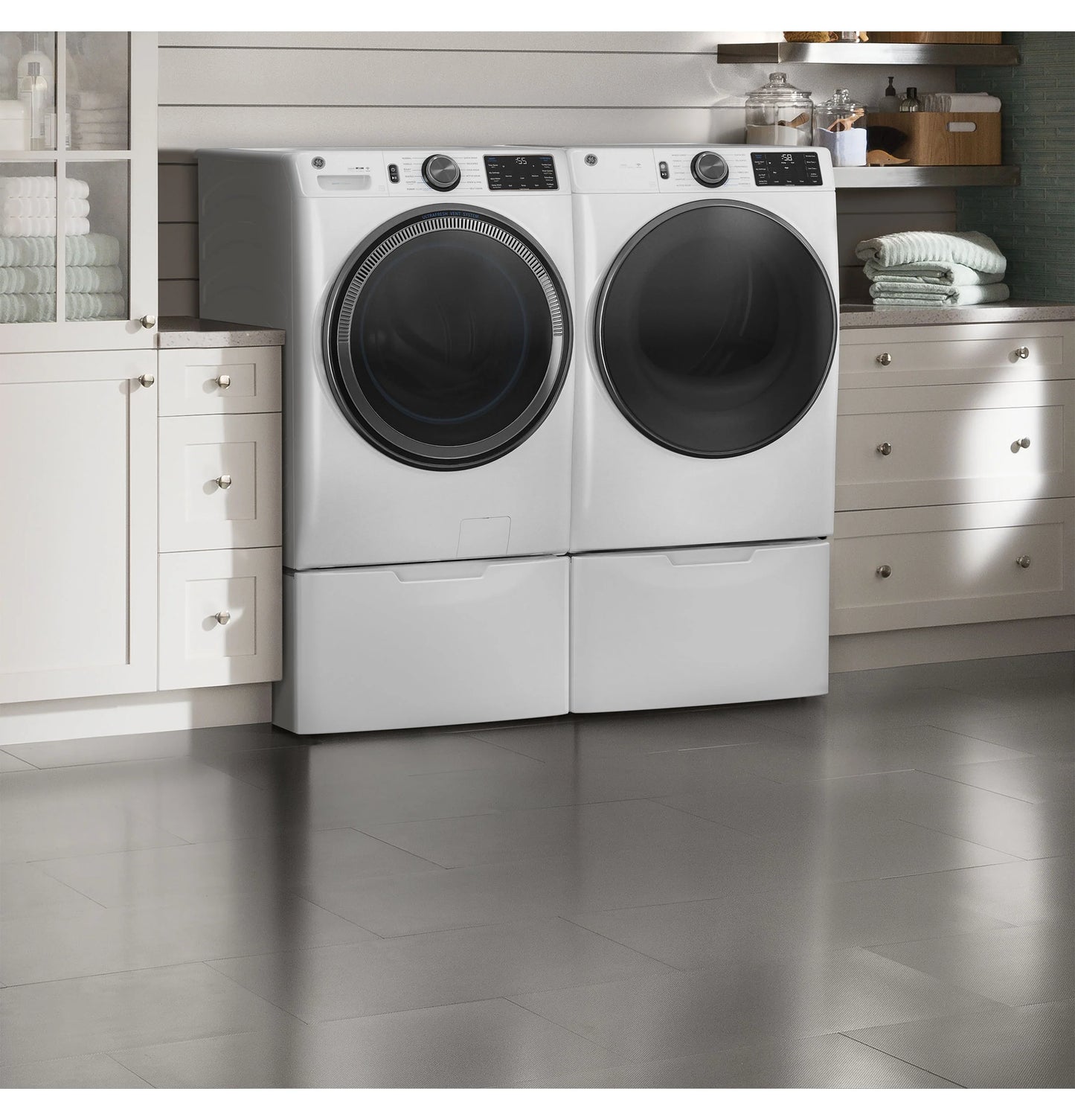 GE Appliances  5.0 cu. ft. Capacity Smart Front Load Steam Washer with SmartDispense UltraFresh Vent System with OdorBlock and Steam White - GFW655SSVWW