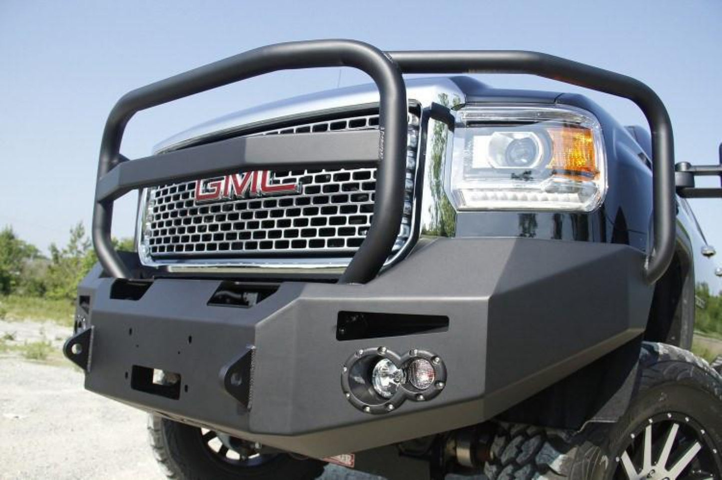 Fab Fours GM14-A3150-1 GMC Sierra 2500/3500 2015-2019 Premium Front Bumper Winch Ready with Full Guard