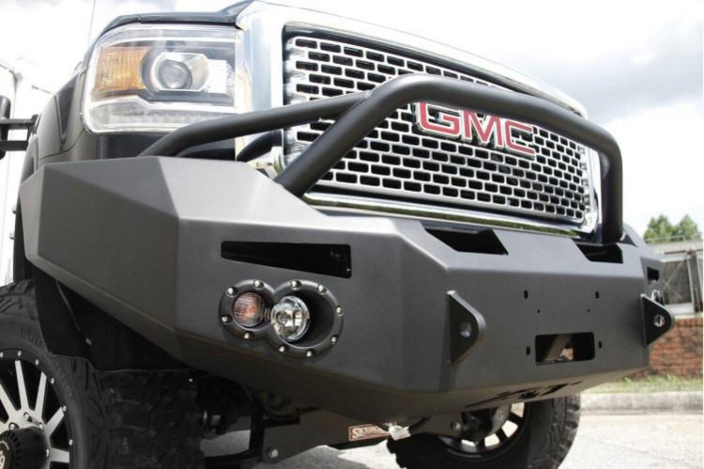 Fab Fours GM14-A3152-1 GMC Sierra 2500/3500 2015-2019 Premium Front Bumper Winch Ready with Pre-Runner Guard