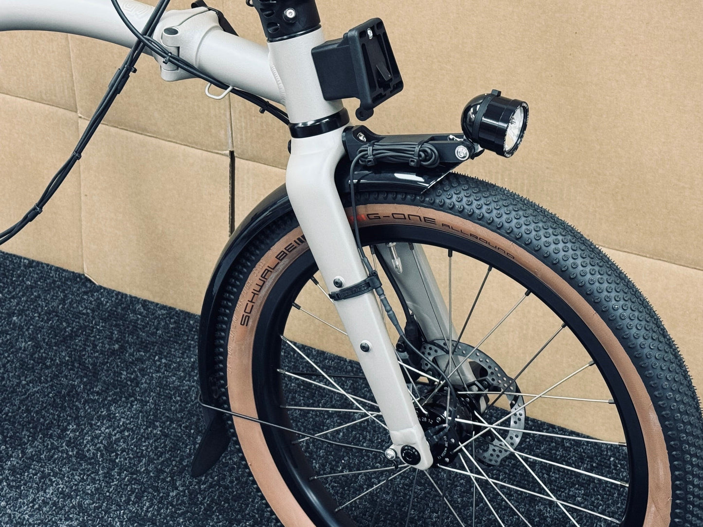 Brompton Venture G Line Alfine 11-Speed Trail Dust White Medium or Large