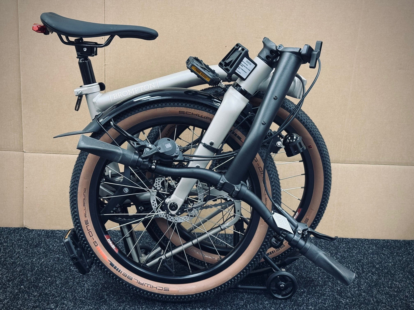 Brompton Venture G Line Alfine 11-Speed Trail Dust White Medium or Large