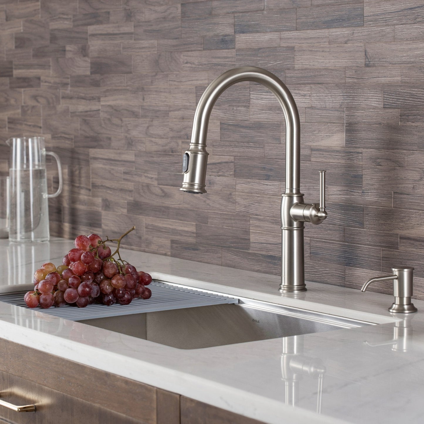 KRAUS Sellette Traditional Single Handle Pull-Down Kitchen Faucet in Spot Free Stainless Steel