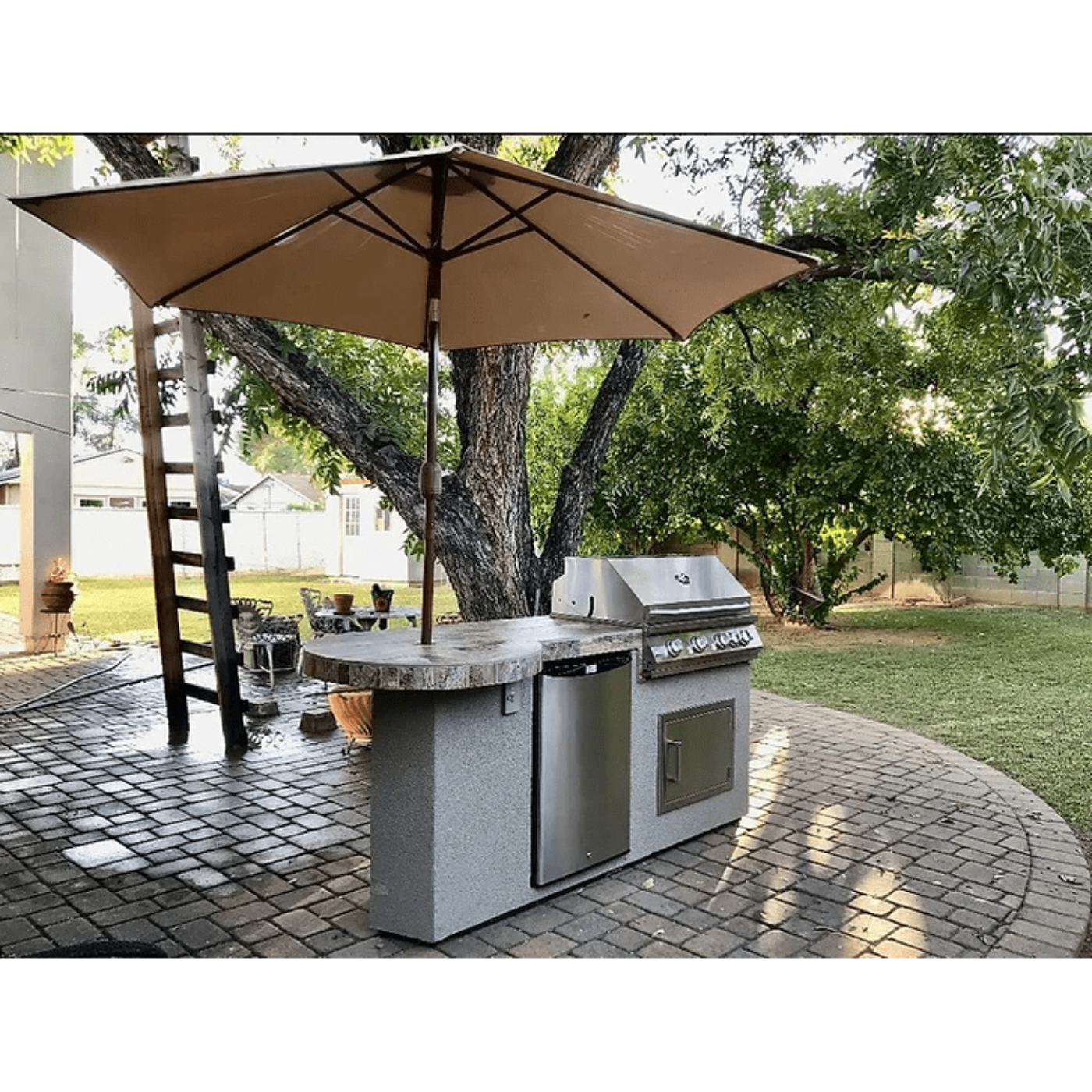 Kokomo Maui 7'6" BBQ Island With 33" Round Bar on one end Led Lights and Built In BBQ - MAUI-LP