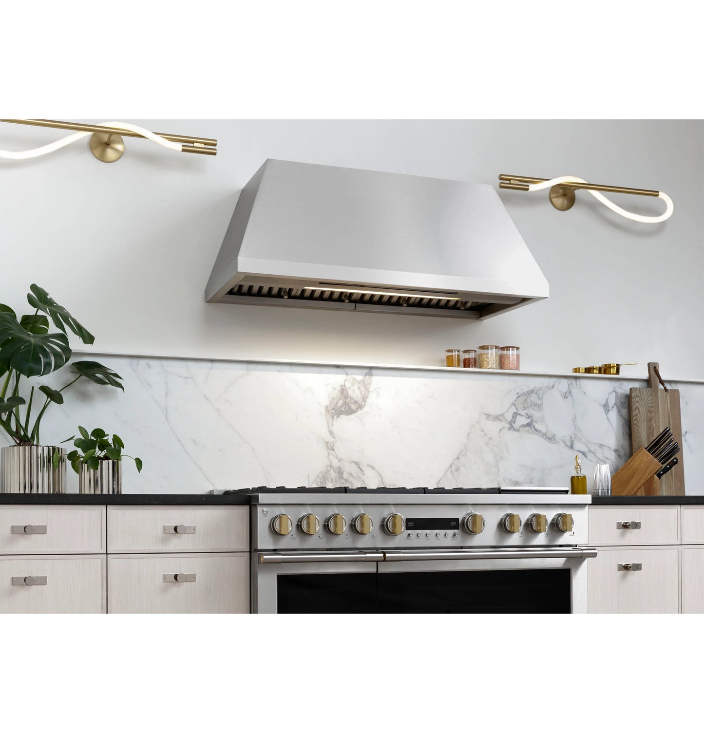 Monogram ZGP486NDTSS 48" All Gas Professional Range with 6 Burners and Griddle Stainless Steel - ZGP486NDTSS