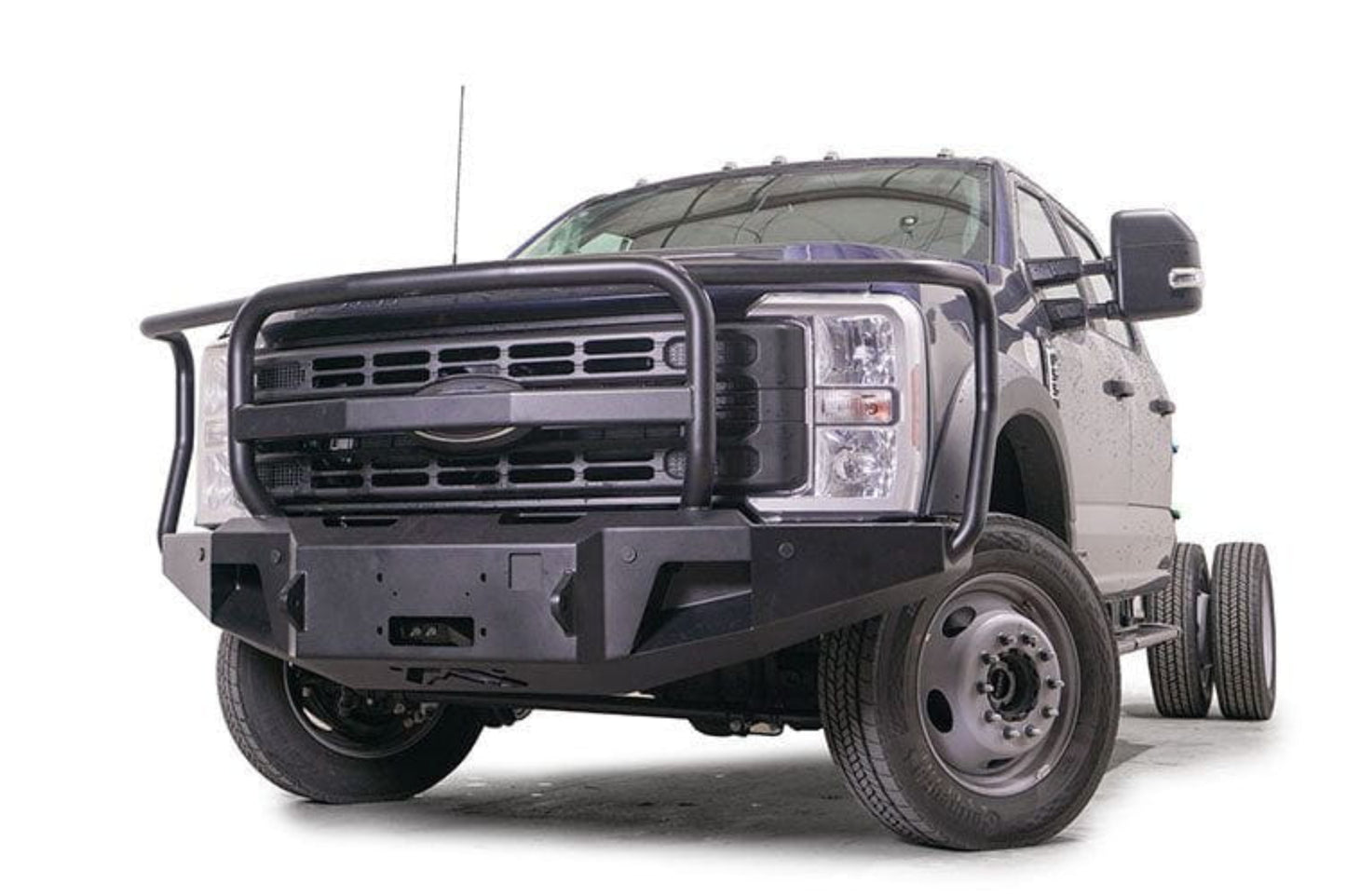 Fab Fours FS23-A5960-1 Ford F450/F550 Superduty 2023-2025 New Premium Front Bumper Winch Ready with Full Guard