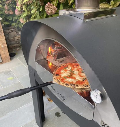XO APPLIANCE XOPIZZA2FSCA Freestanding 28" x 20in Wood-Fired Oven in Carbona (Black) Black - XOPIZZA2FSCA