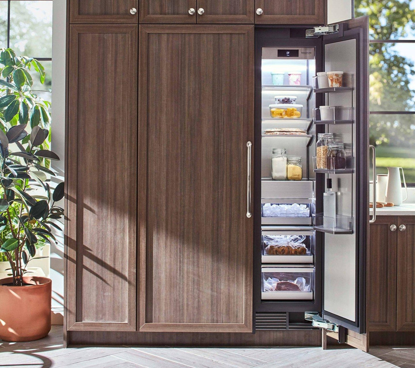 SIGNATURE KITCHEN SUITE SKSCF1801P 18-inch Integrated Column Freezer - SKSCF1801P