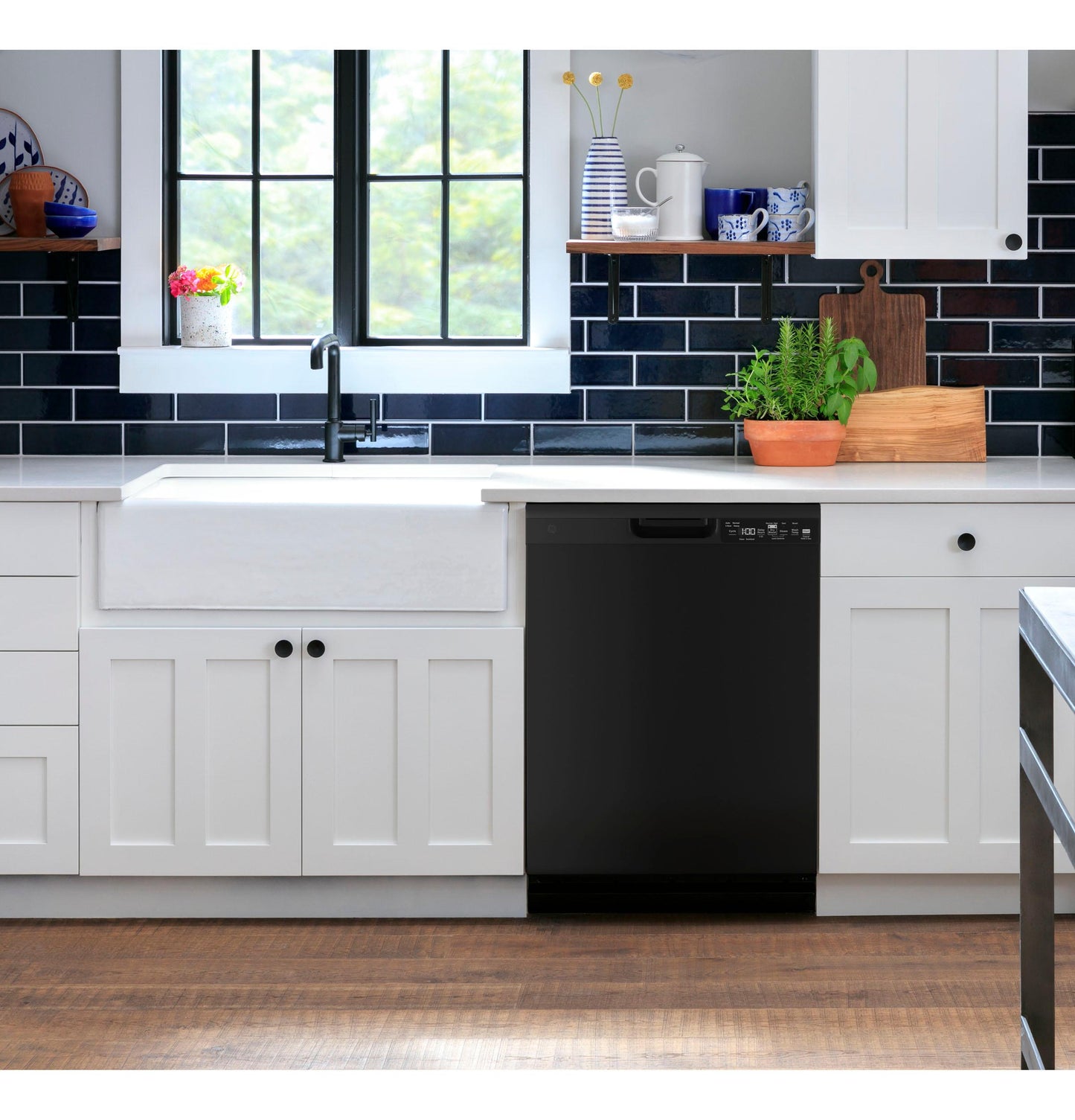 GE APPLIANCES GDF550PGRBB GE® ENERGY STAR® Front Control with Plastic Interior Dishwasher with Sanitize Cycle & Dry Boost Black