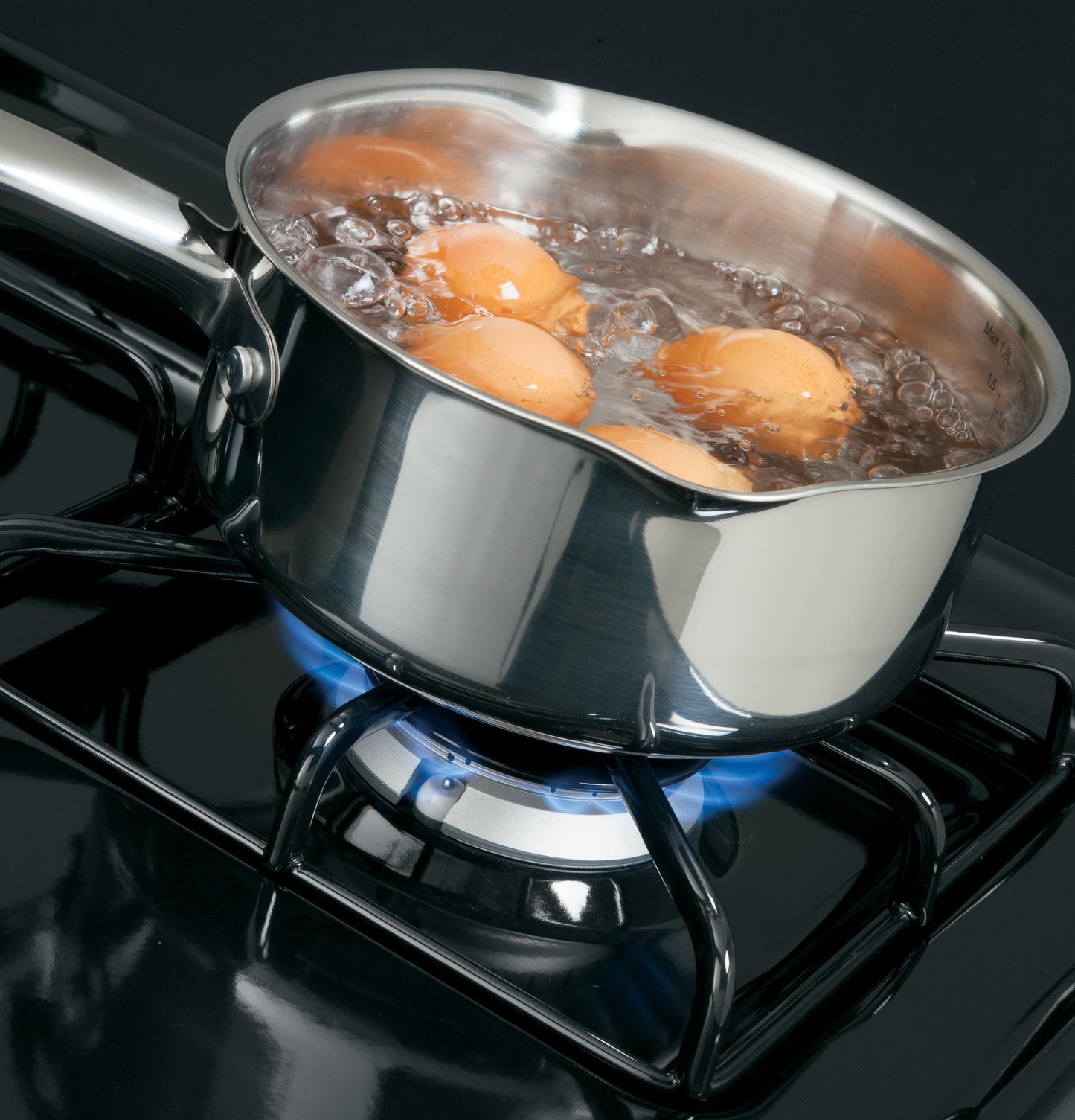 HOTPOINT Hotpoint 30" Free-Standing Gas Range Black - RGBS300DMBB