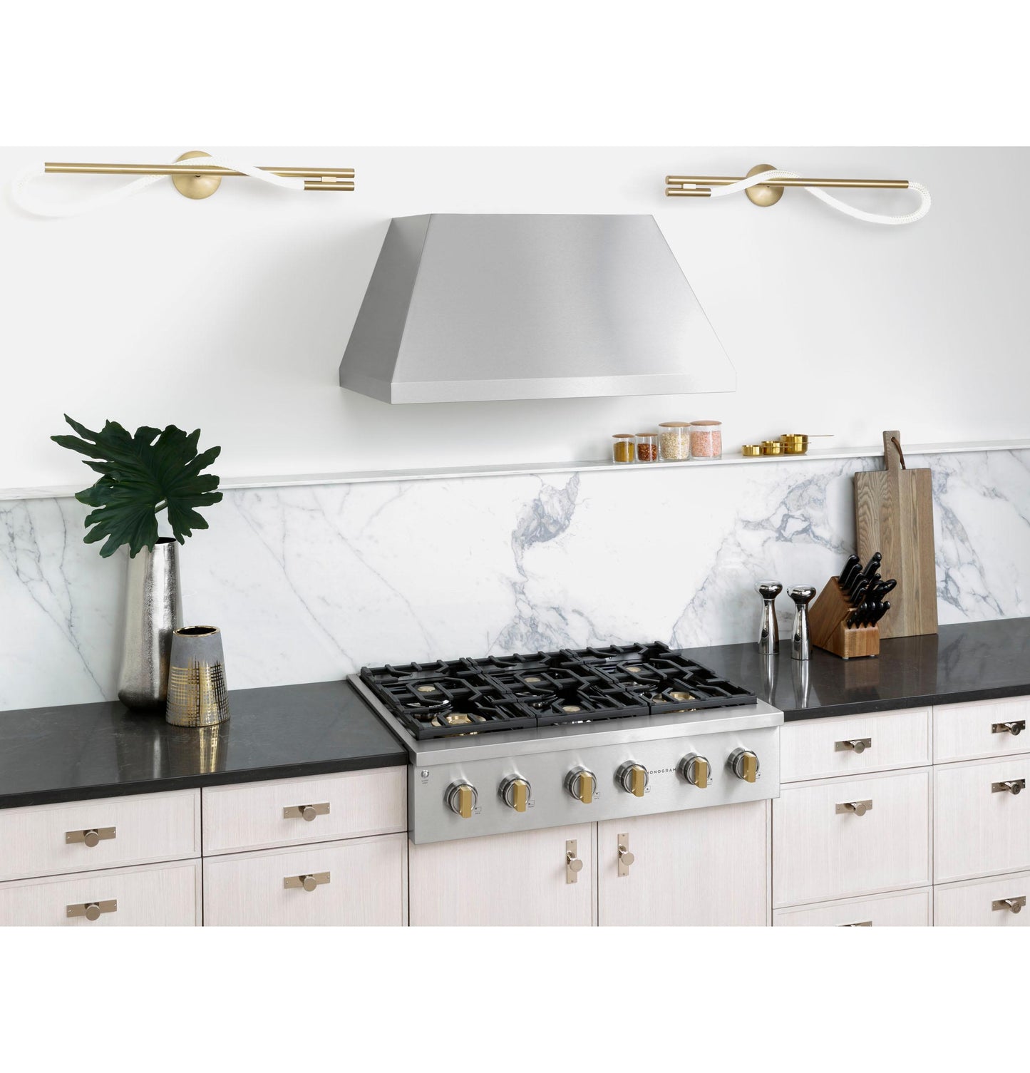 MONOGRAM Monogram 36" Professional Gas Rangetop with 6 Burners in Stainless Steel - ZGU366NTSS