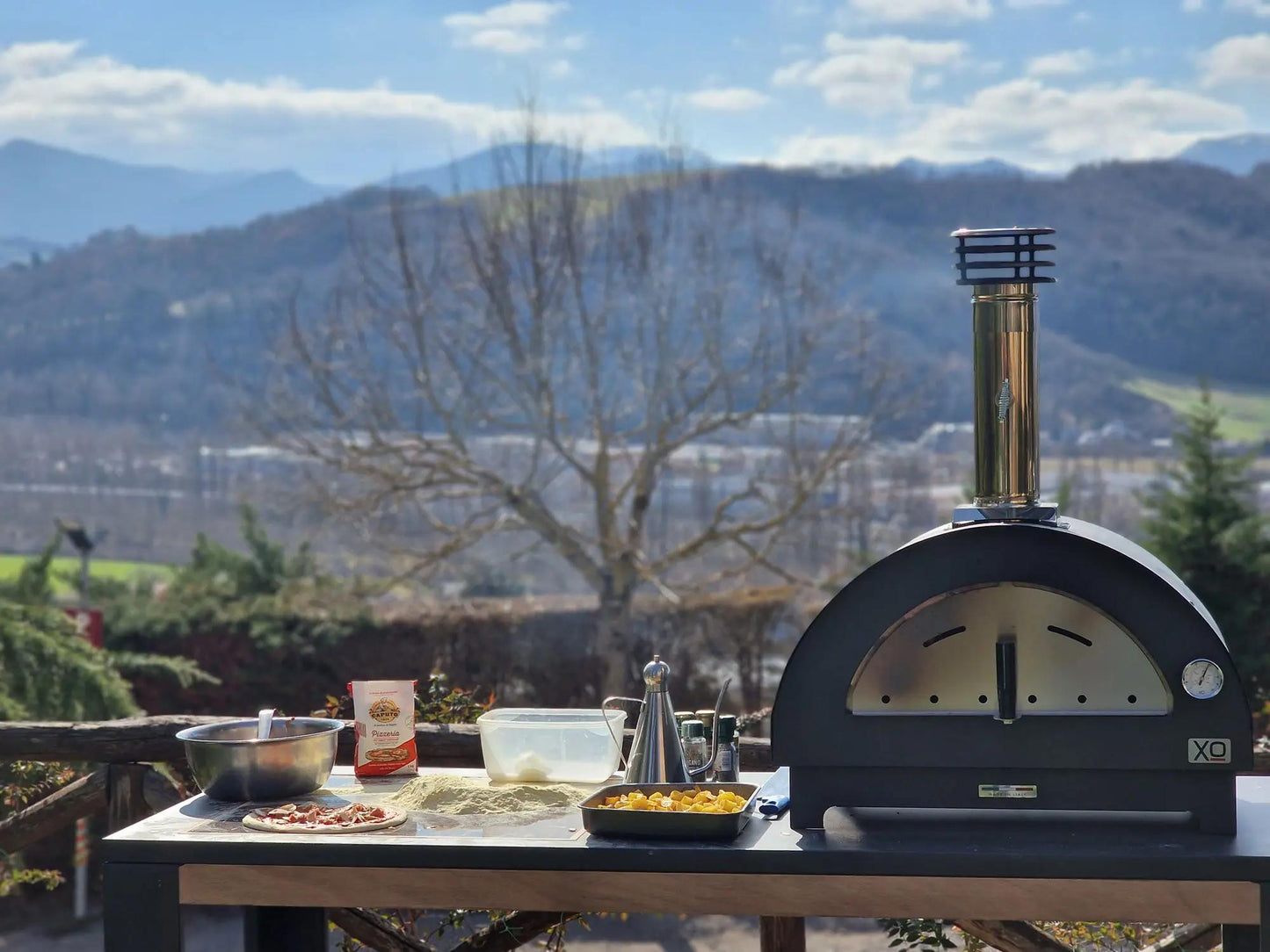 XO APPLIANCE XOPIZZA1CA Tabletop 24" x 16" Wood-Fired Oven in Carbona (Black) Black - XOPIZZA1CA