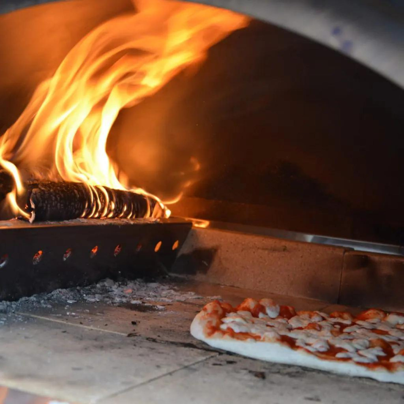 XO APPLIANCE XOPIZZA4WCA 40" Wood-Fired Oven in Carbona (Black) Black - XOPIZZA4WCA