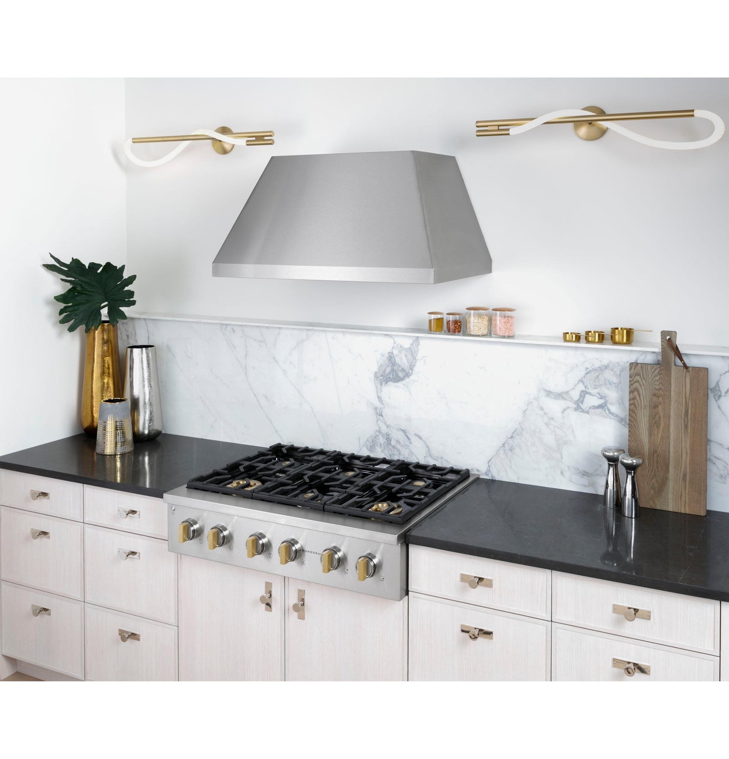 MONOGRAM Monogram 36" Professional Gas Rangetop with 6 Burners in Stainless Steel - ZGU366NTSS