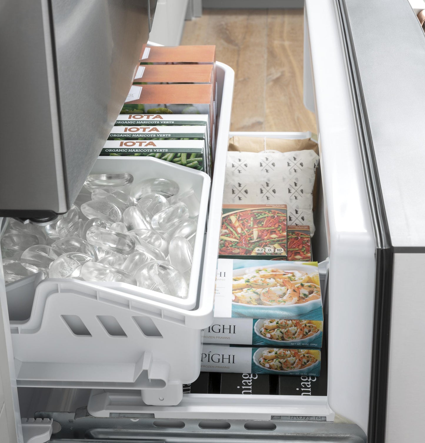 CAFE  ENERGY STAR 18.6 Cu. Ft. Counter-Depth French-Door Refrigerator White - CWE19SP4NW2