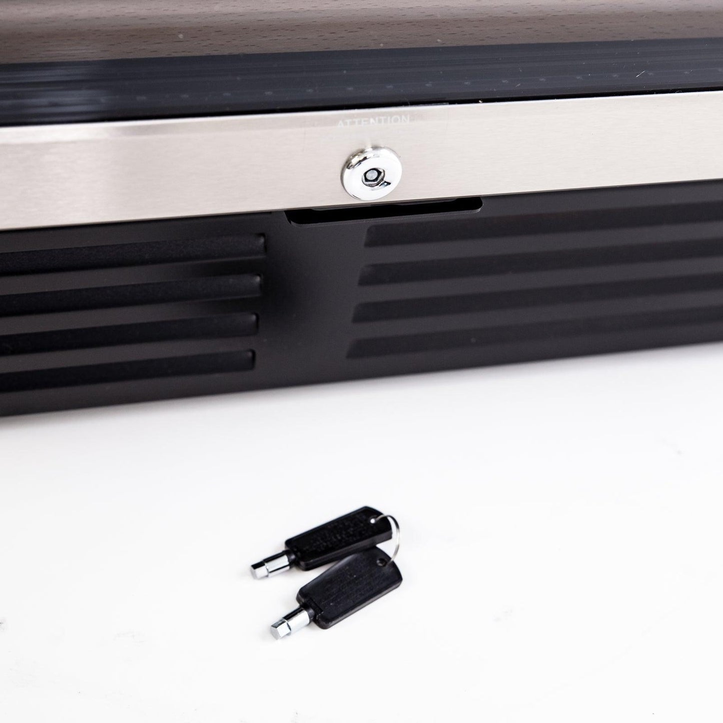 AVANTI Avanti 49 Bottle Dual-Zone Wine Cooler in Stainless Steel - WCR496DS
