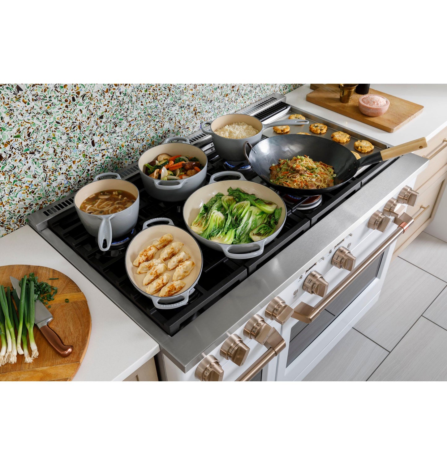 CAFE  48" Smart Dual-Fuel Commercial-Style Range with 6 Burners and Griddle (Natural Gas) Black - C2Y486P3TD1
