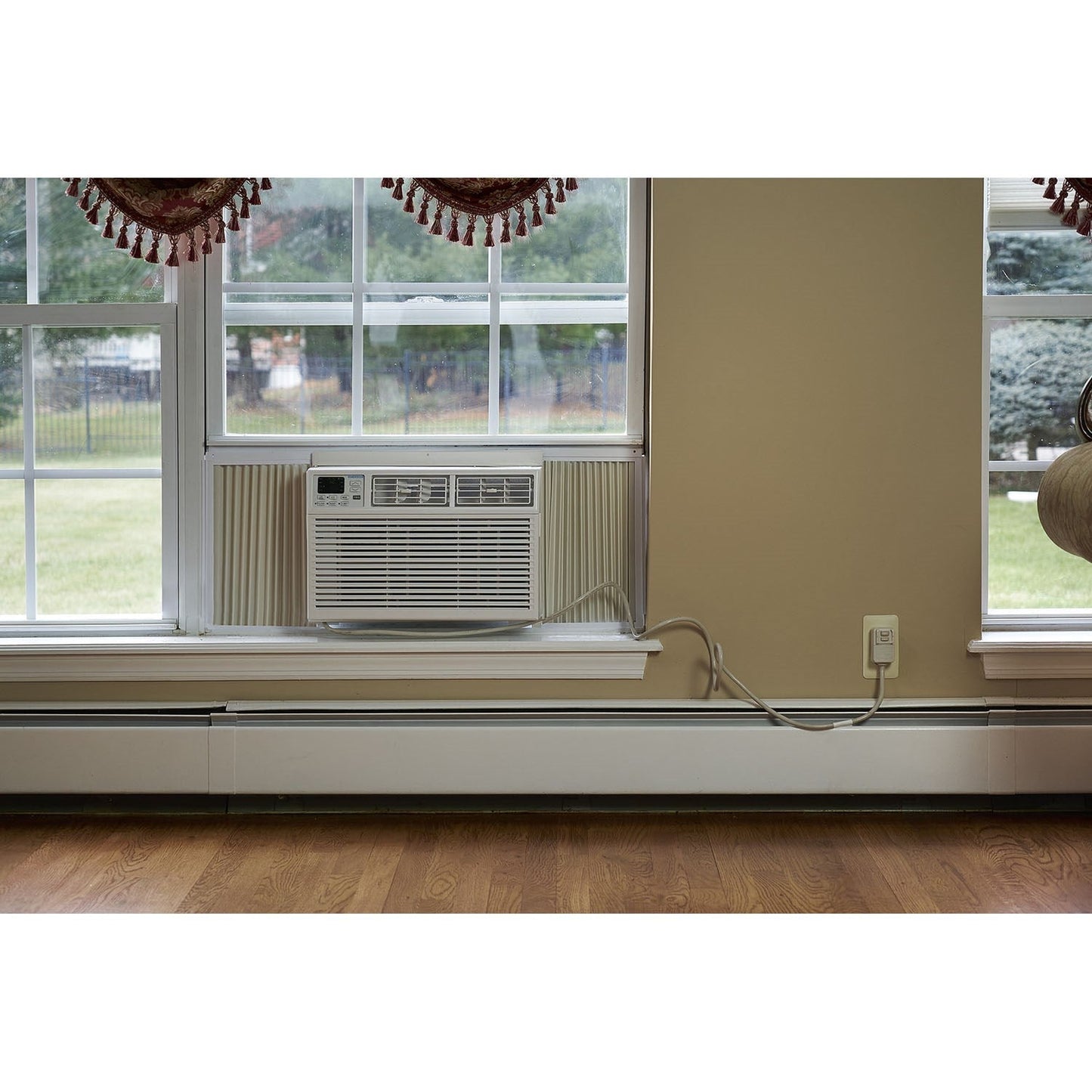 Emerson Quiet - 8000 BTU Window Air Conditioner with Electronic Controls | EARC8RE1
