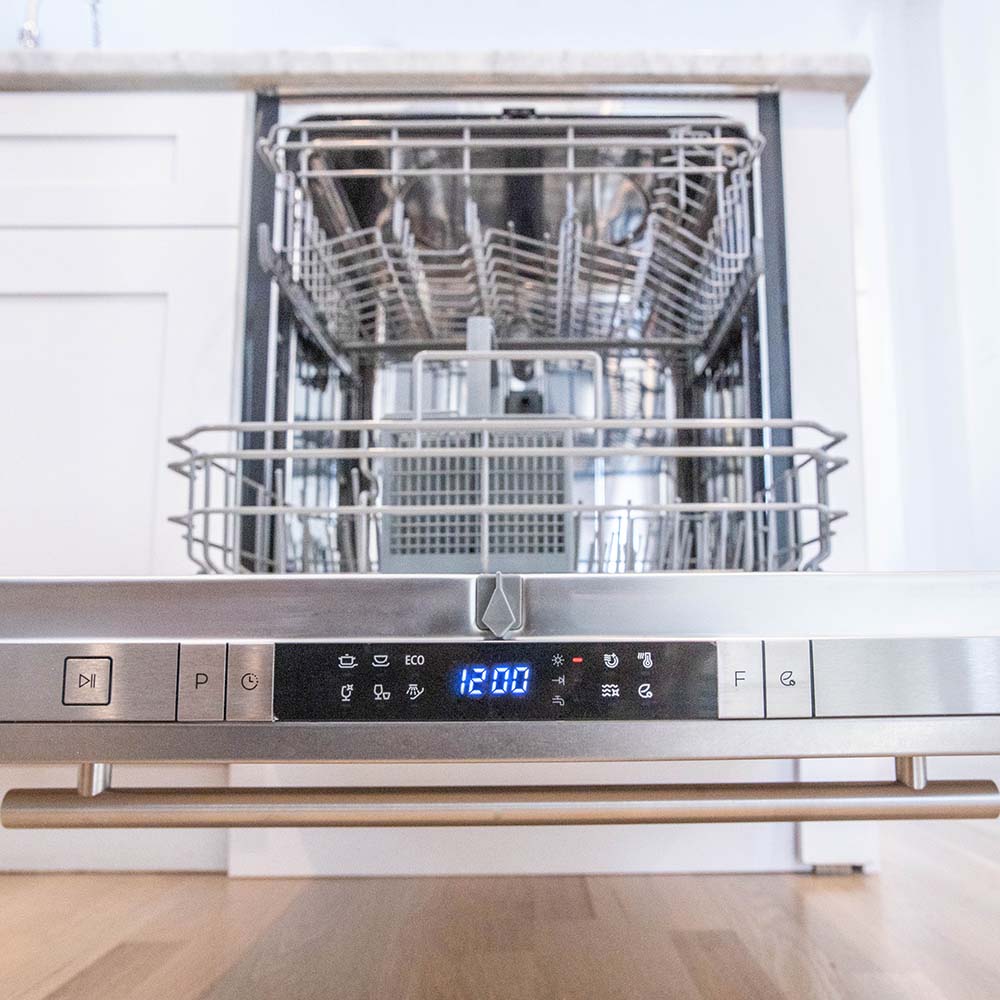 ZLINE 24-Inch Dishwasher in Satin Stainless Steel with Modern Handle (DW-SN-24)