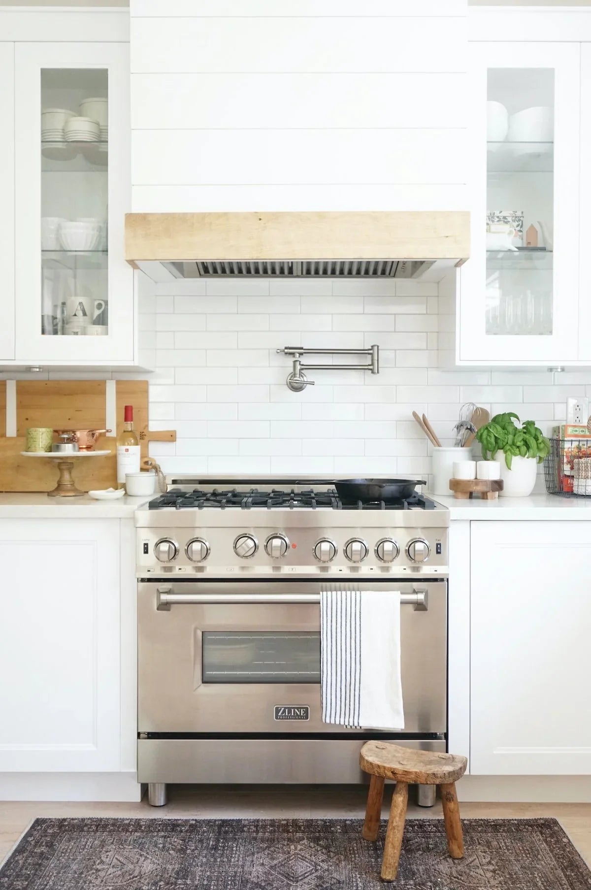 ZLINE 28-Inch Ducted Wall Mount Range Hood Insert in Stainless Steel (695-28)